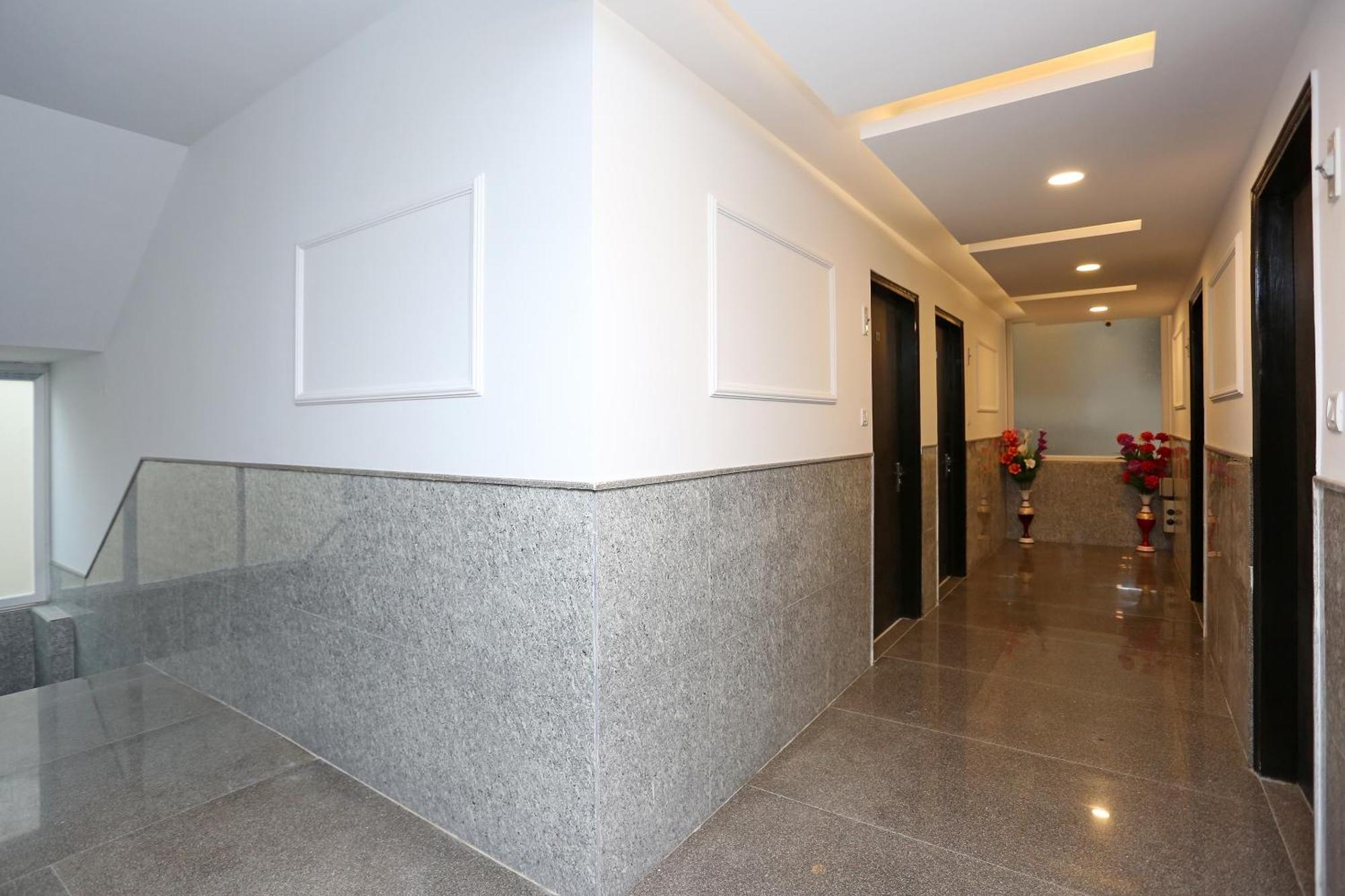 Hotel O M Suites New Delhi Exterior photo