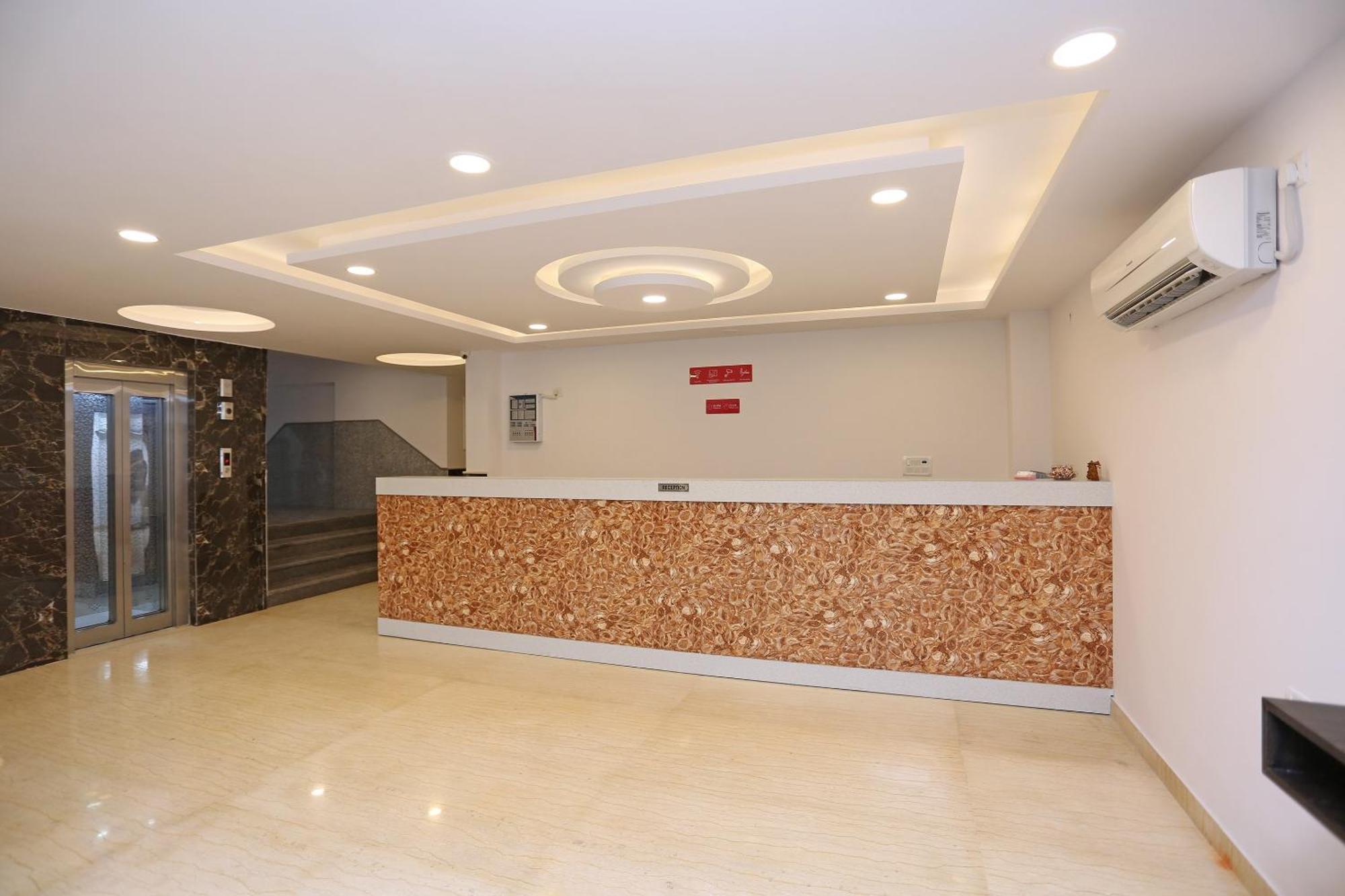 Hotel O M Suites New Delhi Exterior photo