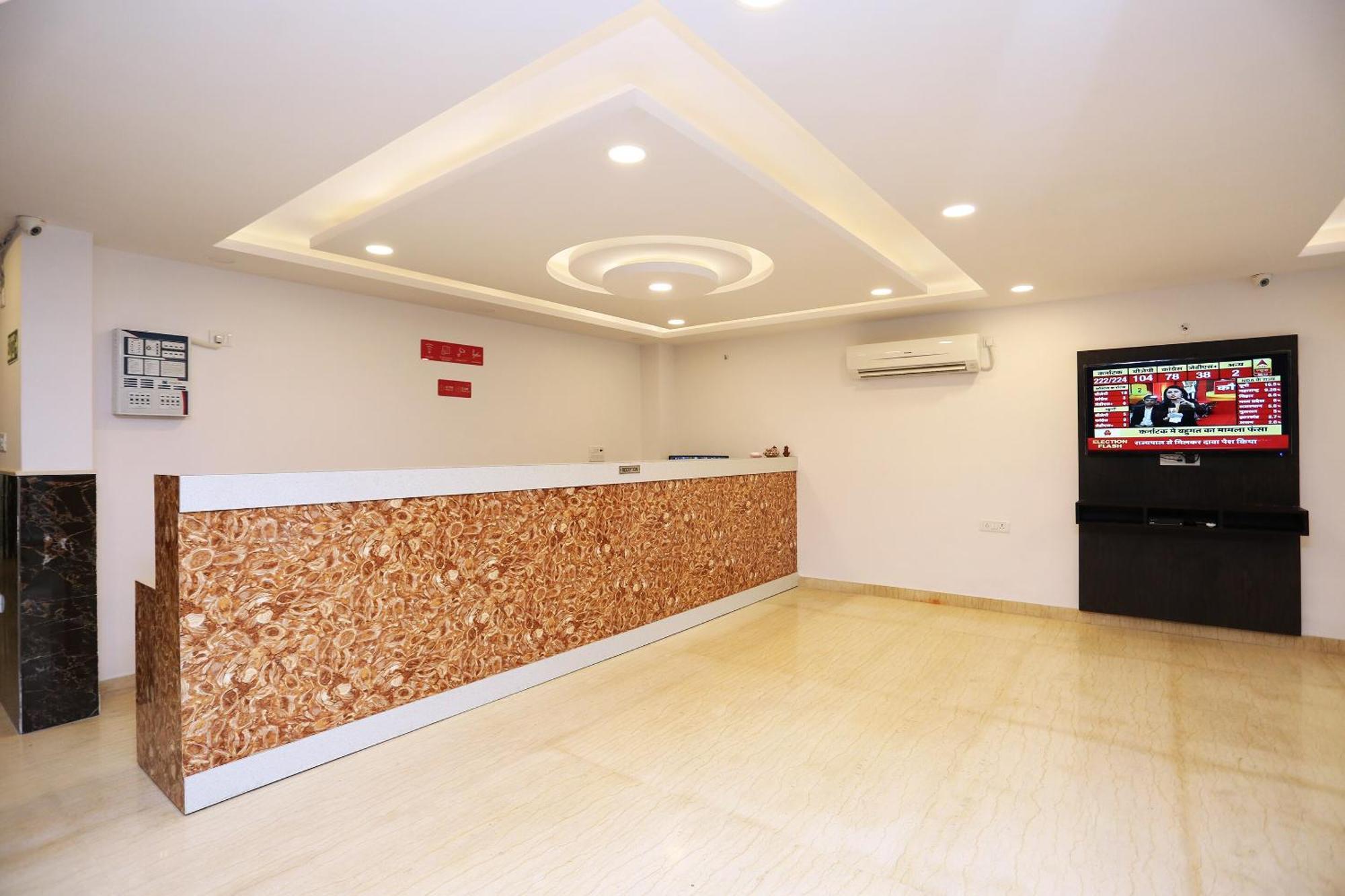 Hotel O M Suites New Delhi Exterior photo