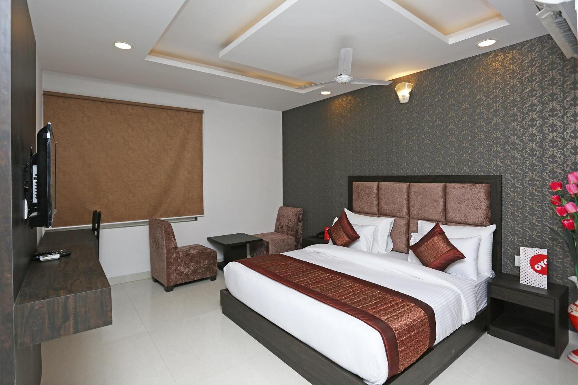 Hotel O M Suites New Delhi Exterior photo